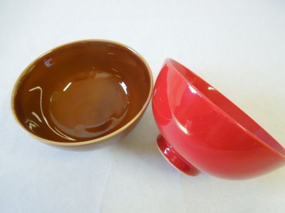画像1: 赤釉丸お茶碗［有田焼］